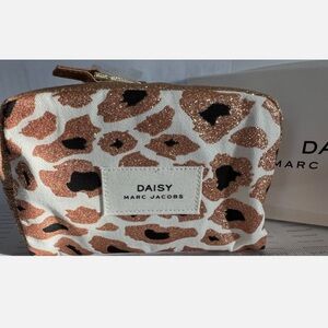 MARC JACOBS DAISY Cosmetic Bag Pouch CHEETAH print 7"x5"x2"